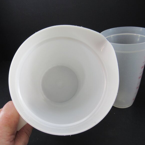 Tupperware 1.5 Qt White Pitcher with Red Lid and Quick Shake Mixer Cup and Lid - Picture 6 of 8